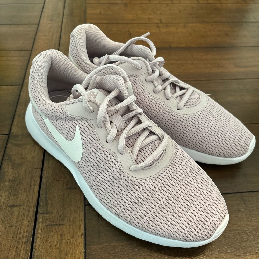 Nike Women's Light Pink Mesh Sneakers